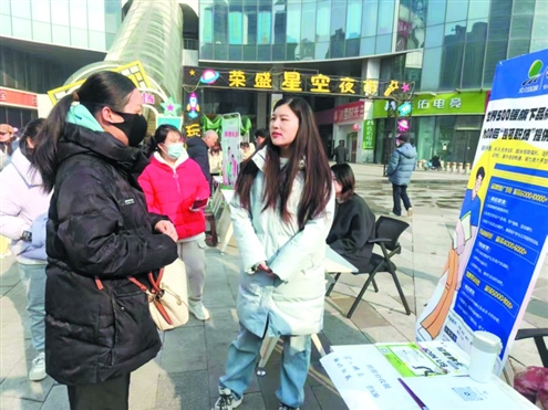 “春风行动”招聘会吸引了众多求职者关注